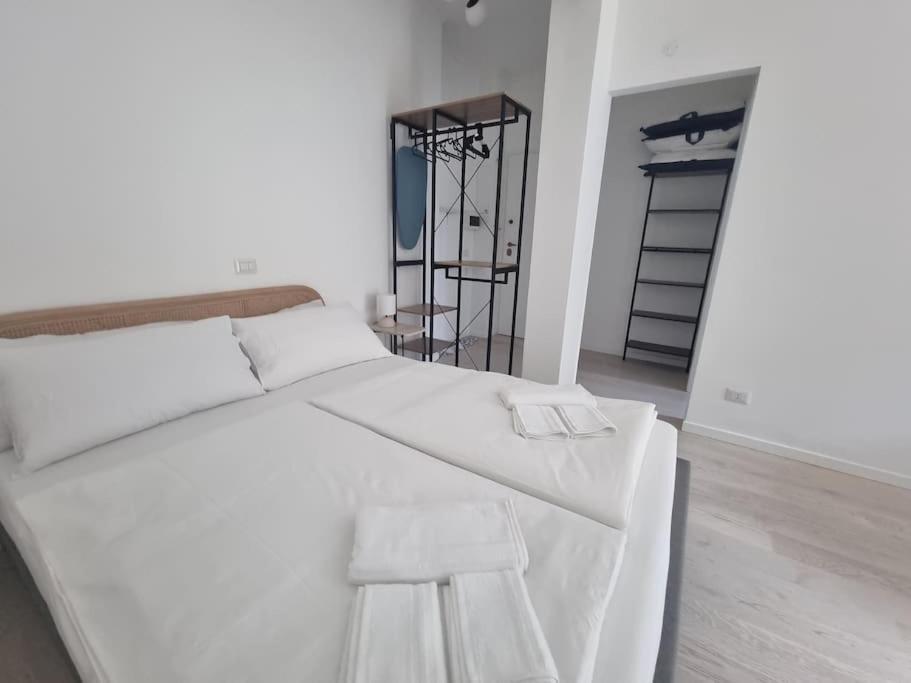 Milan New Apartment In Lively Central Area מראה חיצוני תמונה